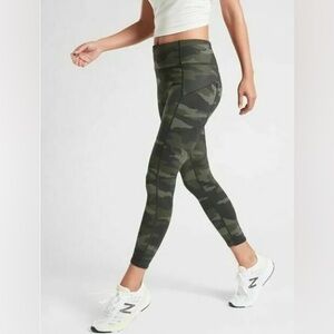 Athleta Camo Contender 7/8 Tight Leggings Green